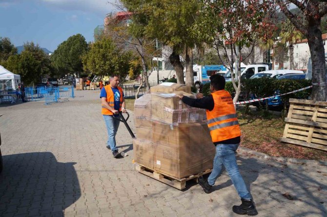 Marmaris Depremzedelerin Yanında Olmaya Devam Ediyor