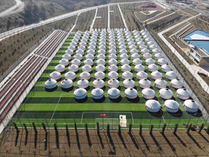 Yurt Çadırlar Sıcak Yuva Oldu