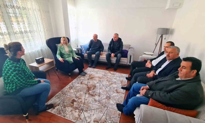 Milletvekili Gökcan Depremde Annesi Vefat Eden Uzman Çavuş’u Taziyede Bulundu