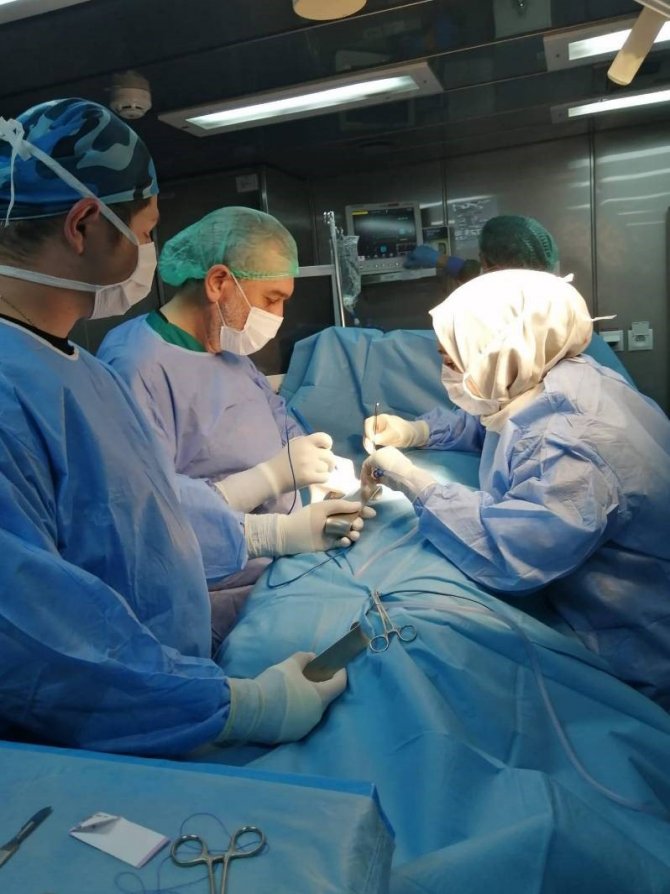 Bayraktar Gemisinde Depremzedelere Ameliyat Hizmeti