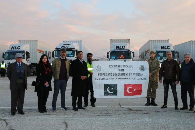 Pakistan’dan Depremzedeler İçin Gelen 21 Tırlık Konvoy Malatya’ya Ulaştı
