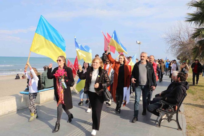 Rusya-ukrayna Savaşının 1. Yılında Ukrayna’da Hayatını Kaybedenler Anıldı