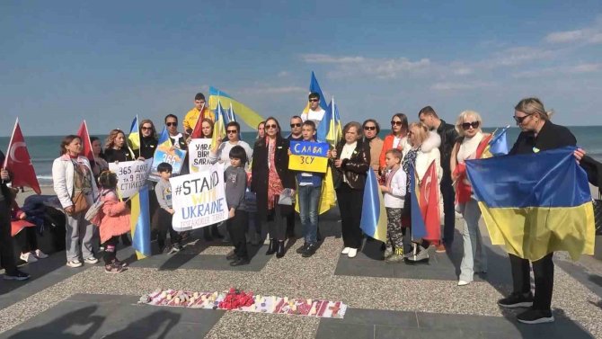 Rusya-ukrayna Savaşının 1. Yılında Ukrayna’da Hayatını Kaybedenler Anıldı