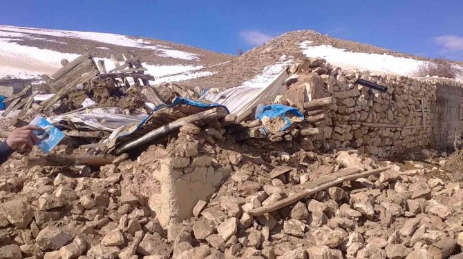 Gürün’deki Depremin Şiddeti Gün Ağarınca Ortaya Çıktı