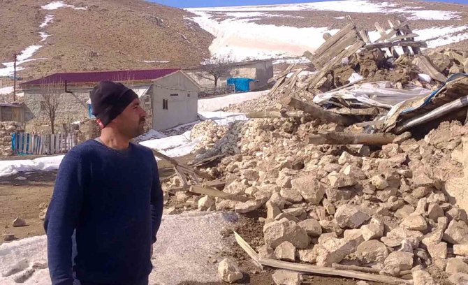 Gürün’deki Depremin Şiddeti Gün Ağarınca Ortaya Çıktı