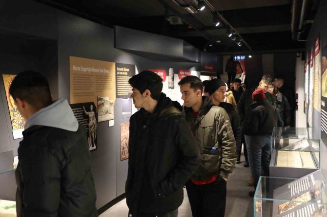 Sınava Hazırlanan Depremzede Öğrenciler Yks İçin Motivasyon Depoladı