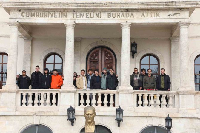 Sınava Hazırlanan Depremzede Öğrenciler Yks İçin Motivasyon Depoladı