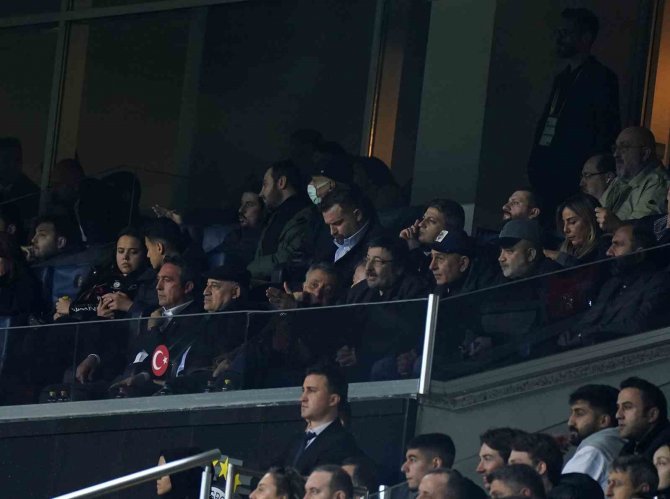 Spor Toto Süper Lig: Fenerbahçe: 2 - Konyaspor: 0 (İ̇lk Yarı)