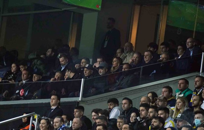 Spor Toto Süper Lig: Fenerbahçe: 2 - Konyaspor: 0 (İ̇lk Yarı)