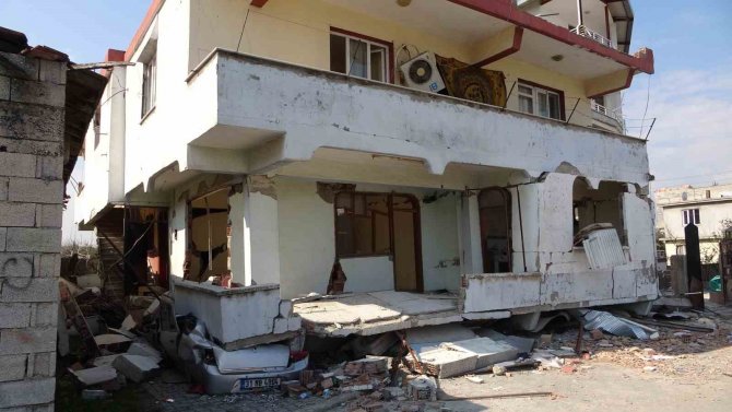 Suriye’de Evi Bombalandı, Türkiye’de Depremde Yıkıldı