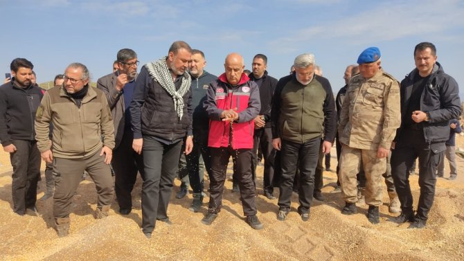 Bakan Kirişci, Çadırda Kalan Çocuklara Oyuncak Dağıttı