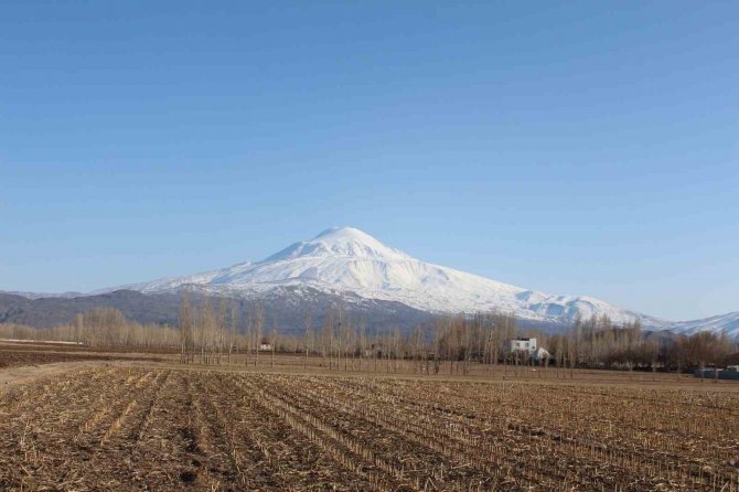 Ağrı Dağı’ndan Kartpostallık Görüntü