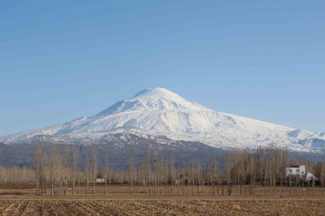 Ağrı Dağı’ndan Kartpostallık Görüntü
