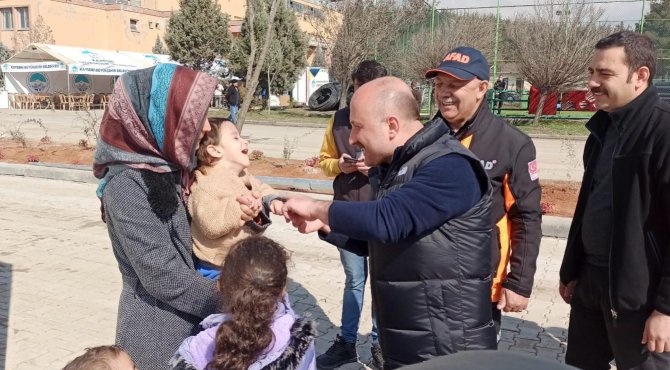 Vali Varol Konteynır Kenti Ziyaret Etti