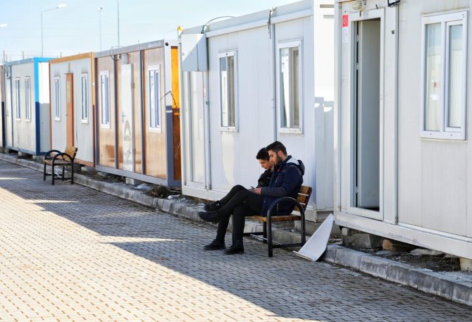 Beydağı Konteyner Kentte Oturma Bankları Kuruldu