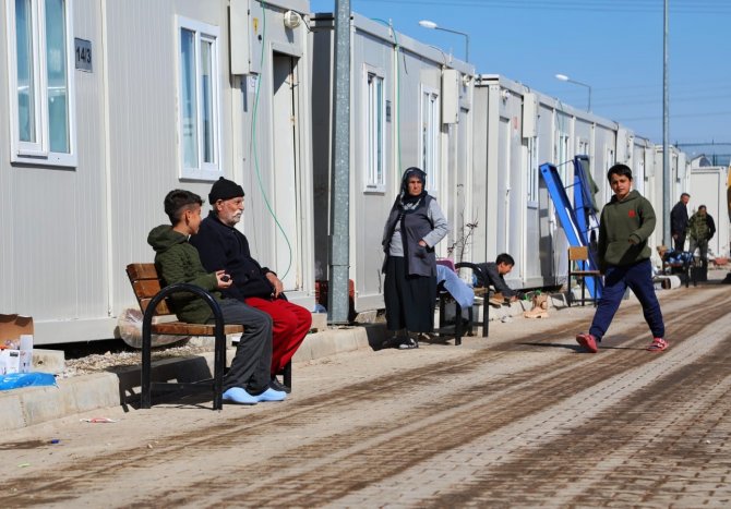Beydağı Konteyner Kentte Oturma Bankları Kuruldu