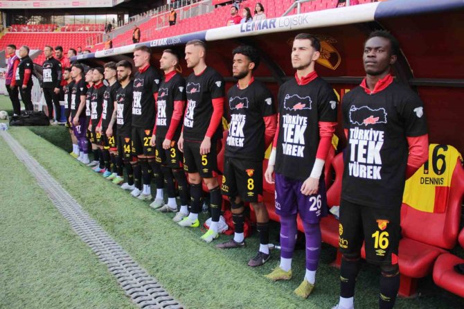 Göztepe Ve Başakşehir Depremzedeler İçin Karşılaştı