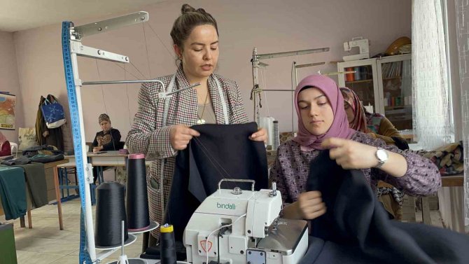 Kursiyerlerden Depremzedeler İçin Yardım Seferberliği