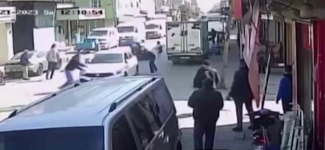 Motosiklete Çarptı, İkisi Çocuk 3 Kişiyi Yaralayıp Kaçtı
