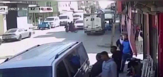 Motosiklete Çarptı, İkisi Çocuk 3 Kişiyi Yaralayıp Kaçtı
