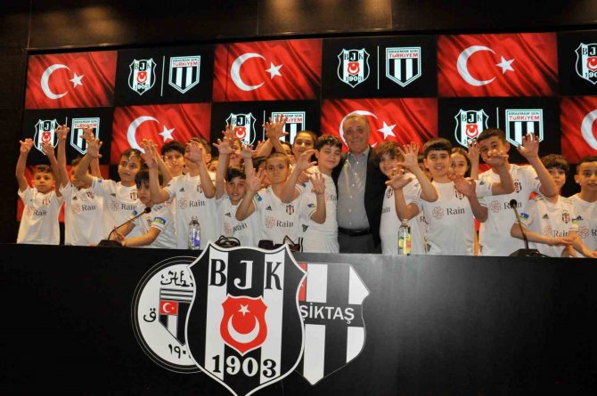 Ahmet Nur Çebi, Depremzede Çocuklarla Buluştu