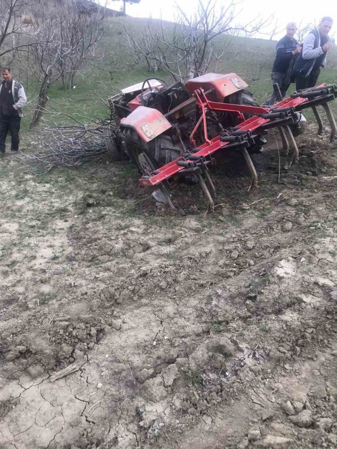 Kontrolden Çıkan Traktör Devrildi: 1 Ölü
