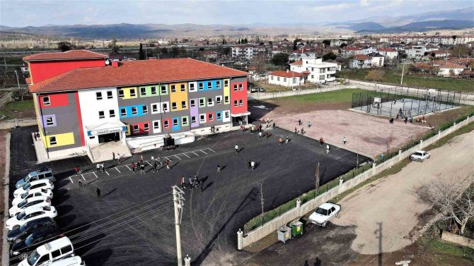 Öğrenciler Harçlıklarıyla Konteyner Almak İçin Seferber Oldu