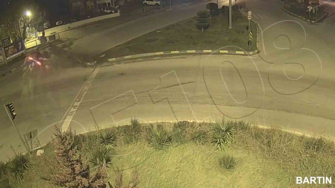 Bartın’da Trafik Kazaları Kameralara Yansıdı