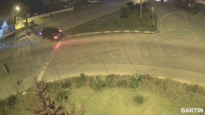Bartın’da Trafik Kazaları Kameralara Yansıdı