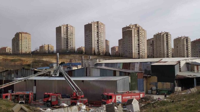 Başakşehir’de Tekstil Fabrikası Alev Alev Yandı