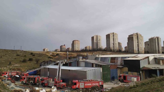 Başakşehir’de Tekstil Fabrikası Alev Alev Yandı