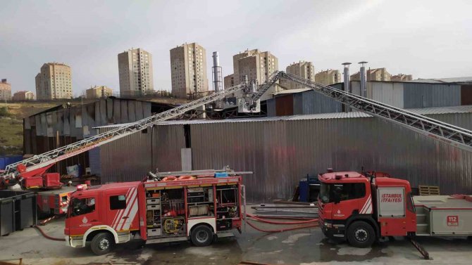 Başakşehir’de Tekstil Fabrikası Alev Alev Yandı