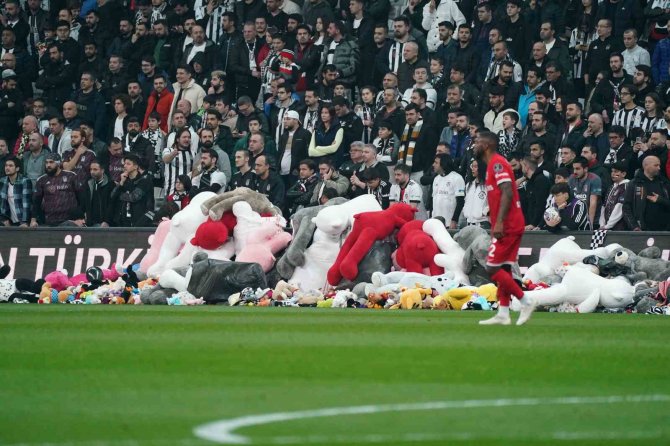 Spor Toto Süper Lig: Beşiktaş: 0 - Antalyaspor: 0 (İ̇lk Yarı)