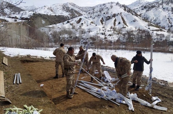 Genç’te Evleri Hasar Gören Vatandaşlar İçin Çadır Kuruldu