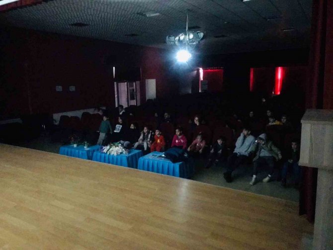 Depremzede Çocuklar İçin Film Etkinliği Düzenlendi