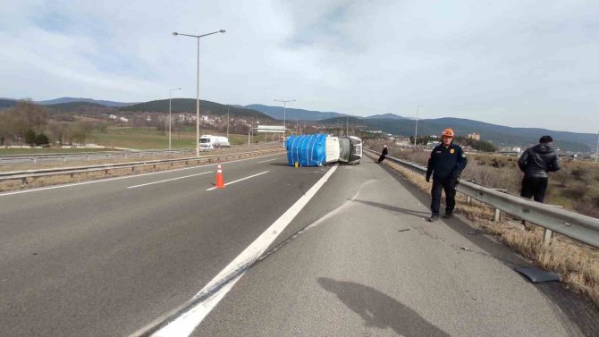 Tem’de Kontrolden Çıkan Kamyonet Devrildi