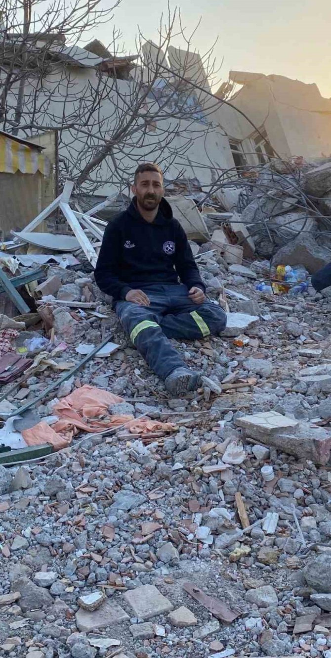 Belediye Personeli 92. Saatte Anne Ve Kızının Kurtarılma Anını Anlattı