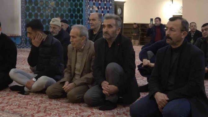 Tarihi Muradiye Camii’nde Depremzedeler İçin Mevlit Okundu