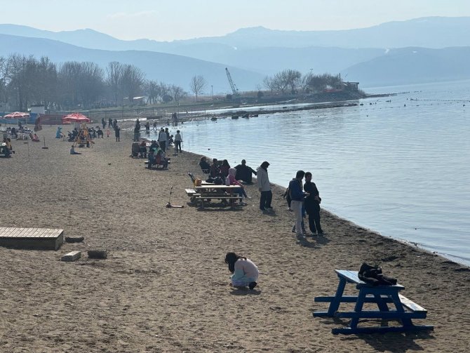 Kış Soğuğuna Aldırmadan İ̇znik Gölü’ne Girdiler