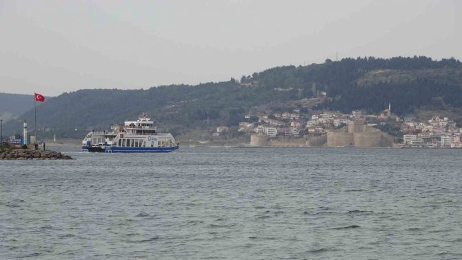 Bozcaada Ve Gökçeada’ya Fırtına Nedeniyle Tüm Feribot Seferleri İptal Edildi