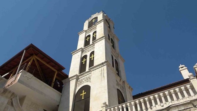 659 Yıllık Tarihi Kilise Depreme Dayanamadı