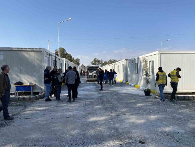 Adıyaman’da 300 Konteyner Ailelere Teslim Ediliyor