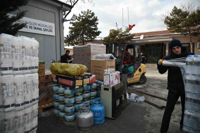 Altındağ Belediyesinden Deprem Bölgelerine 50 Tır İnsani Yardım