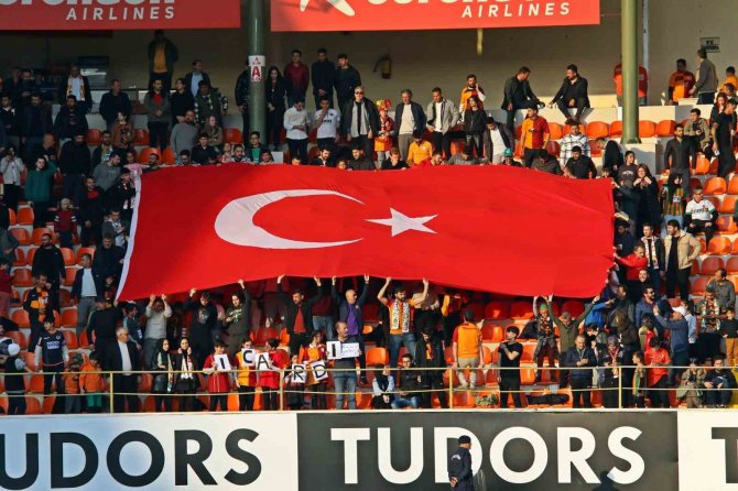 Corendon Alanyaspor - Galatasaray Maçında Duygu Dolu Anlar