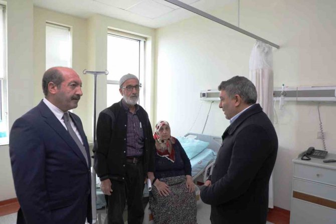 Depremzedeleri Hastanede Yalnız Bırakmadılar