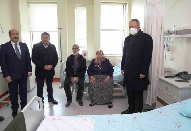 Depremzedeleri Hastanede Yalnız Bırakmadılar