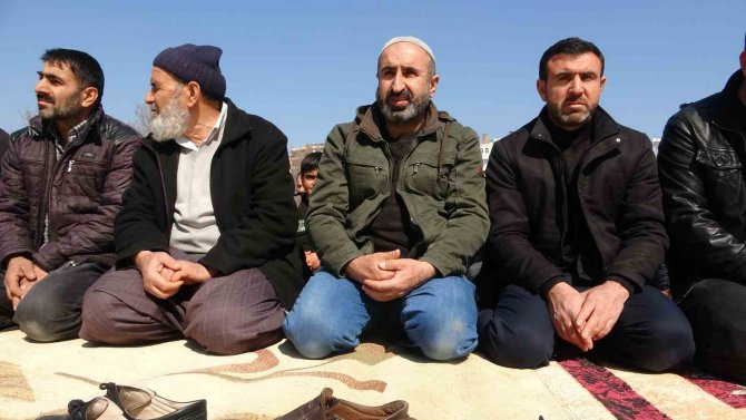 Diyarbakır’da Depremde Hayatını Kaybedenler İçin Gıyabi Cenaze Namazı Kılındı