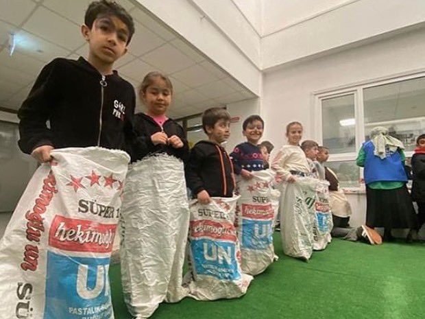 Çocuklar Depremin Acısını Unutmaya Çalışıyor