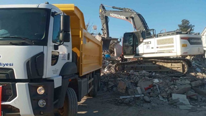 Düzce’den Deprem Bölgelerine Bin 604 Personel Ve 397 Araç Gönderildi