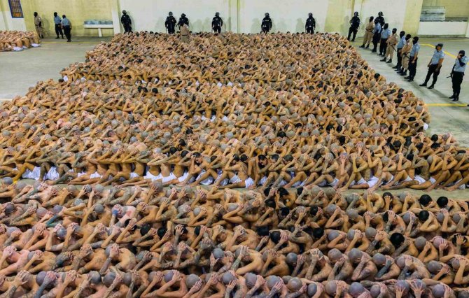 El Salvador’da Amerika Kıtasının En Büyük Hapishanesi Açıldı